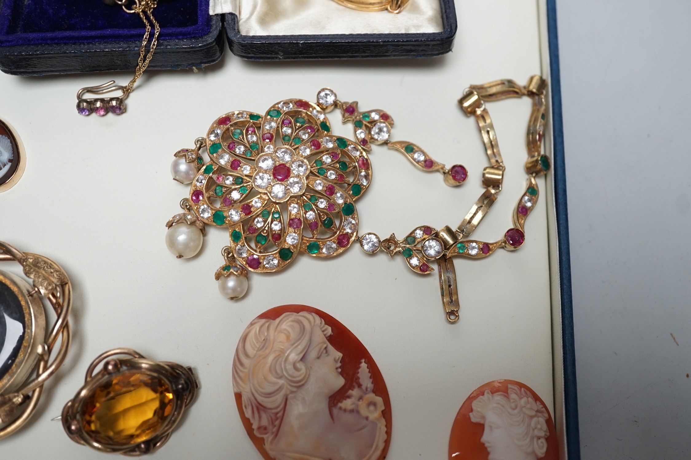 A yellow metal mounted oval cameo hardstone? set oval pendant, 32mm and a group of assorted costume jewellery including a pinchbeck brooch.